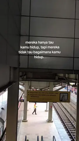 Perlihatkan bahagiamu, sembunyikan sakitmu #fyp 