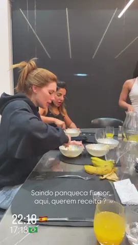 Virginia Fonseca e amigas fazendo panqueca de wey Fit de sobremesa!! #virgina #virginiafonceca #viralizou #viral_video #fypageシ 