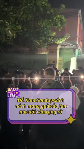 Đỗ Nam Sơn tay xách nách mang quà của fan, nụ cười vẫn rạng rỡ #saomolem #anhtraisayhi #anhtrai #atsh #donamson 