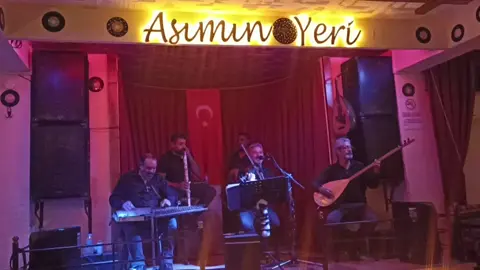 Üzüntüsüz Mutlu hafta sonlarınız olsun...! 