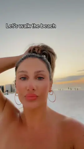 #entertainer #beach #contentcreator #videocreator #bikinimodel 