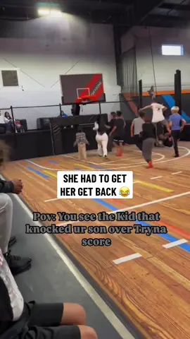 Mom wasn’t playing 🤣 (iamgorgeousdoll/IG) #basketball #sports #MomsofTikTok #kids #parents 