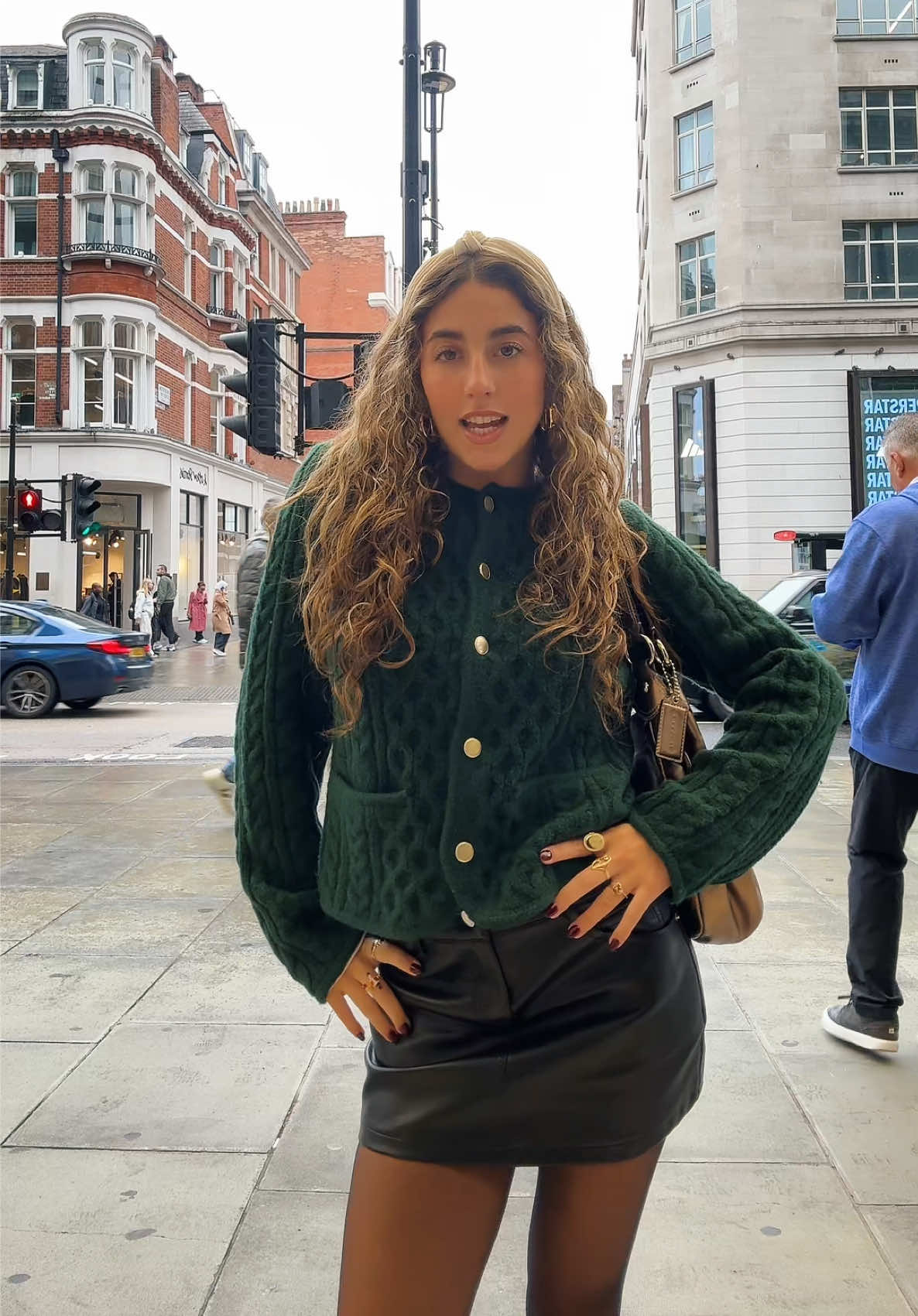 a dance break in London!!!! ✨💌