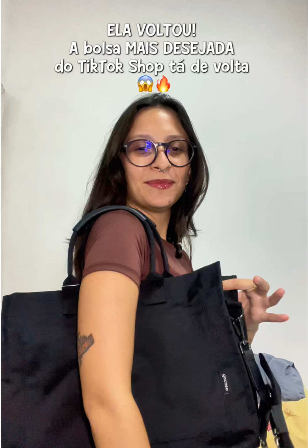 Essa bolsa minimalista da @Gocase Store simplesmente não dura no estoque 🖤  Ela tinha esgotado, mas voltou hoje no TikTok Shop e tá até em promoção! 🤯 - Leve, moderna e super prática - Estilo clean que combina com tudo 🚨 Estoque limitado, então corre porque some rápido! #TikTokShop #totemini #bolsasfemininas #gocase #bolsagocase 