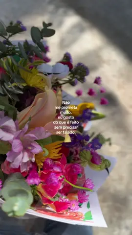 Ganhei flores e eu adoro ganhar presentes sem preficar pedir. #ganheiflores #floricultura #flowers #fypage 