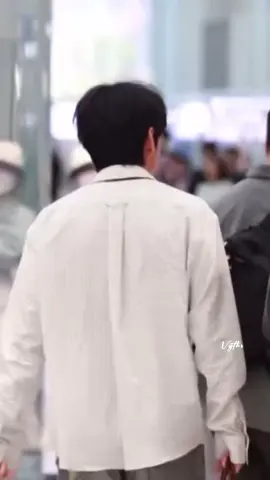 cakep amat outfitnya, Have a seve flight sygkuuu 🫶🏻#taehyung #CELINESUMMER2026 #VxCELINEPFW