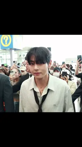 #v #taehyung #aeropuerto 
