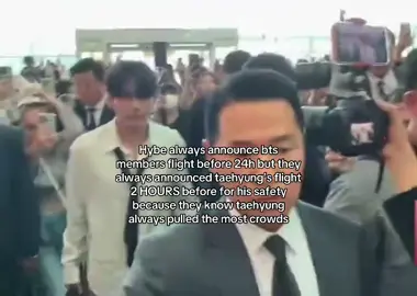 thank god this time he has more bodyguards #taehyung #kimtaehyung #taehyungxceline #pfw #fyp 