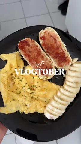 VLOGTOBER DAY 3/31 🙋🏽‍♀️ Aujourd’hui j’ai pas fait grand chose mais on film quand même 😂 #minivlog#dailyvlog#pourtoi#dayinmylife #creatorsearchinsights 