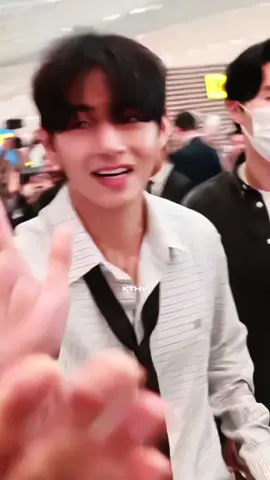#taehyung #v #bts #bts_official_bighit #airport 
