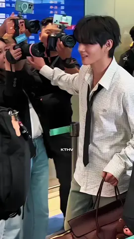 #taehyung #v #bts #bts_official_bighit #airport 