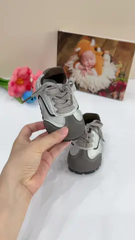 Giày tập đi cho bé 0-3 tuổi. 