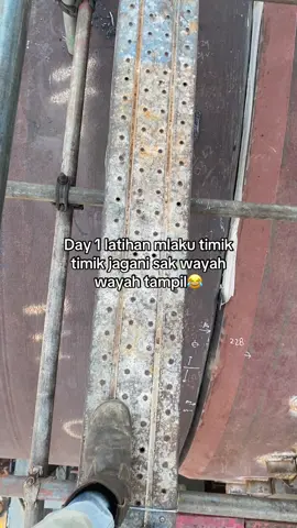 Tutor mlaku timik timik lek😂 #manten #mlakutimiktimik #scaffolder #scaffolderindonesia 