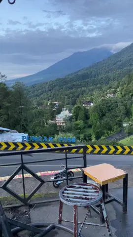 Puncak pass after rain 🥶 #puncakpass #puncakbogor #bogorhits #bogor #brandatiktok #fypシ゚ 