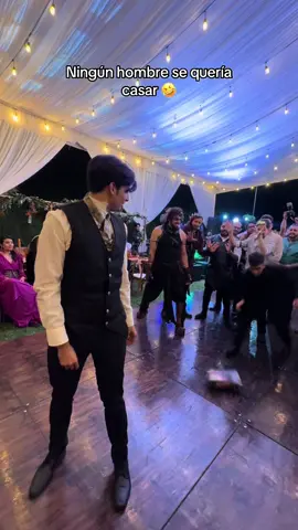 Se buggearon 🤣 @Soyjotace #boda #bodaminynaranja #ramoboda #ramo #novio 