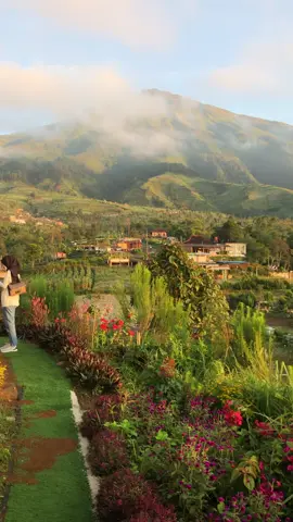 Lumayan buat prank temenmu, biar dikira lagi jalan jalan padahal mah dirumah 😂 📍Silancur Highland, Magelang, Jawa Tengah #videomentahan #prankvideo #fyp #gunungsumbing #silancurhighland 