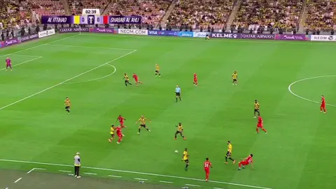 تحليل مواقف اللعب جزء مهم من لاعب كرة القدم 