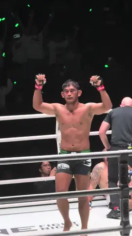 Aung La NSang gets the Finish! The Burmese Python signs off in style at #ONEFightNight36 #onechampionship #AungLaNSang #Myanmar