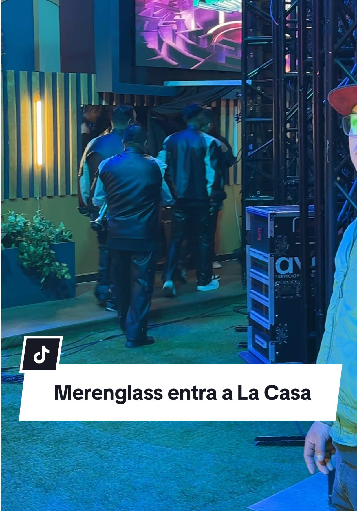 Así entró #Merenglass a #LaCasaDeLosFamososMx 🤩👏 S USCRÍBETE AHORA a #ViX y disfruta sin interrupciones el 24/7🔥 #Original #Ch 