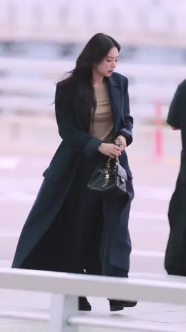 Baby J cantik banget ♡♡ #kimjennie #airportfashion  #blackpink #fyp 