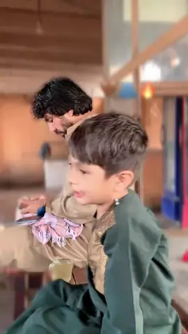 زه به ترې لاړ یم په دنیا به دې زړه نه ښه کيږي زړه به دې تنګ وي په هيچا به دې زړه نه ښه کيږي یوه خندا به دې د عمر تکلیفونه هیر کړي د نورو جونو په خندا به دې زړه نه ښه کيږي مور دې ژوندۍ ده ترې پریمانه دعاګانې واخله که مور دې مـ.ـړه شوه په دعا به دې زړه نه ښه کيږي ازله تیر شه ترې د مينې دې خدای بیخ وباسي مئين به شې خو ګوره بیا به دې زړه نه ښه کيږي ازل ✍️
