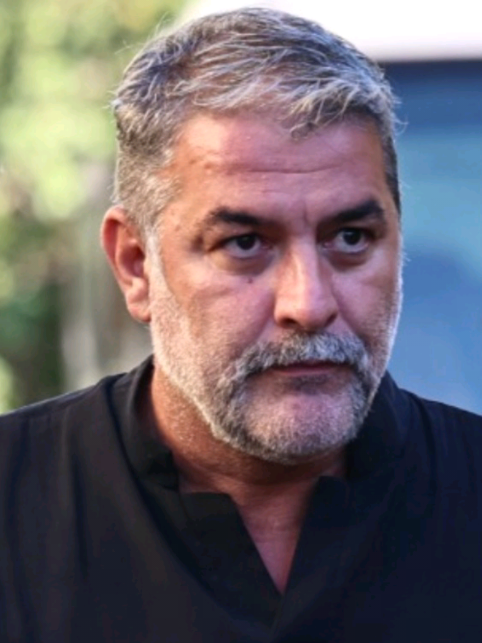 📺 Το απόγευμα της Παρασκευής 3 Οκτωβρίου ο Βασίλης Μπισμπίκης βρέθηκε στο Σύνταγμα προκειμένου να δει και να συνομιλήσει με τον Πάνο Ρούτσι. Εκεί τον συνάντησε ο Νίκος Συρίγος με την κάμερα της εκπομπής και εξήγησε τους λόγους που βρέθηκε δίπλα στον Πάνο Ρούτσι και στη συνέχεια έκανε και μια αποκάλυψη για το τροχαίο. 🔗 Διάβασε περισσότερα στο tlife.gr #tlife #ΒασιληςΜπισμπικης 
