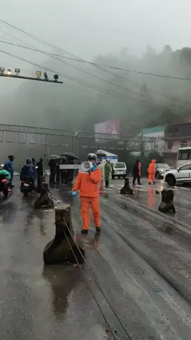 ⚠️ Travel Alert ⚠️ Heavy rainfall and landslides have blocked the Nagdunga checkpost. Nepal Police requests everyone to avoid traveling for the next 2 days for your own safety. Stay safe, stay alert. 🙏 #nepal #rain #mudslide #fyp 