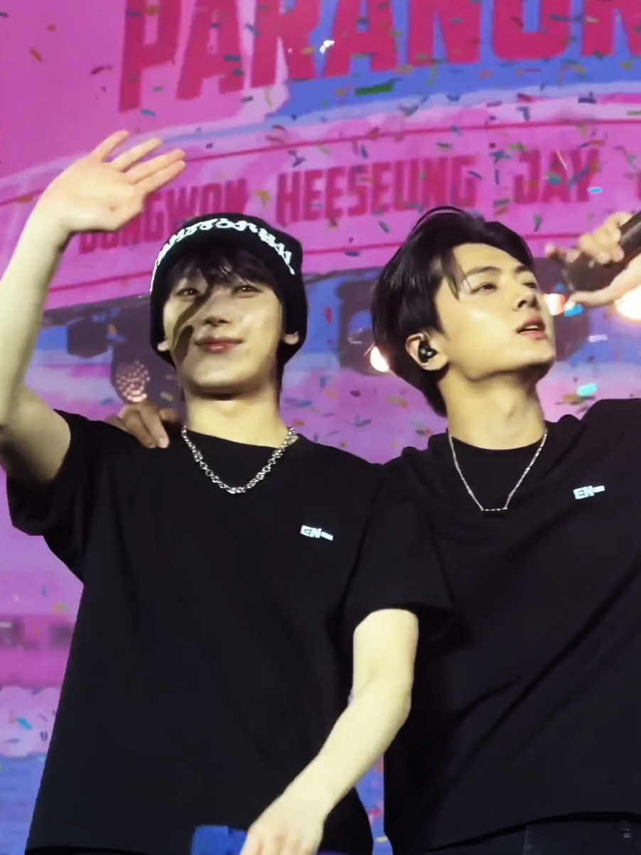 🤏🏻🤏🏻 #SUNOO #JAY #ENHYPEN #WALKTHELINE_IN_SINGAPORE #foryou ctto