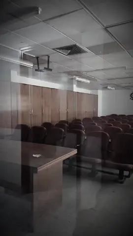 لتُعانِقَ قلبي نسمةَ الطمأنينةِ الباردة.. 💔 #شعر #fyp #fyppppppppppppppppppppppp #viralvideo #edit 