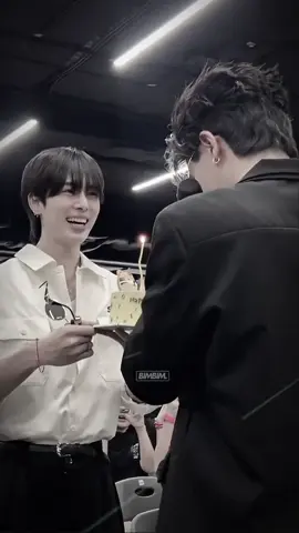 Họ chỉ thấy fandom PS và PS lớn mạnh như bây giờ chứ không thấy chúng ta đã phải vật lộn như thế nào từ lúc ban đầu. Không theo dõi họ từ đầu nên đừng nói về việc tại sao họ đã thành công như thế nào ở hiện tại. #perthsanta #perthtanapon #santapp #perthppe #santapongsapak 