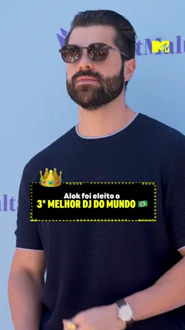 E FAZ HISTÓRIA NOVAMENTE! 💖 @alok é eleito 3° melhor DJ do mundo pela revista DJ Mag. Isso representa um fato inédito na história da música eletrônica nacional, que nunca havia tido um representante ocupando lugares tão altos na lista. KING DO 🇧🇷 #MTVMúsica #MTVBR #Alok