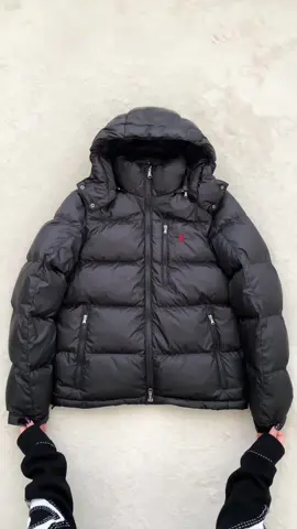 Winter Puffer jacket ❄️#jacket #puffer #luxuryclothes #winterfashion #TikTokFashion 