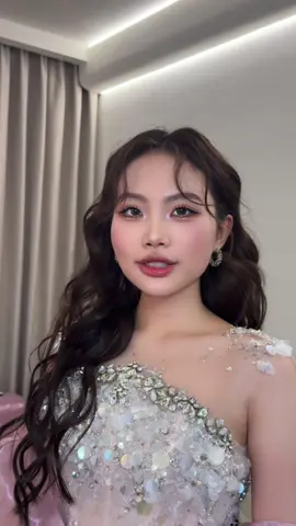 Layout cho Phương Mỹ Chi hôm nay  Makeup : Đặng Trung Tín  Hair : Hung Bui  #phuongmychi #emxinhsayhi #singer #makeup 