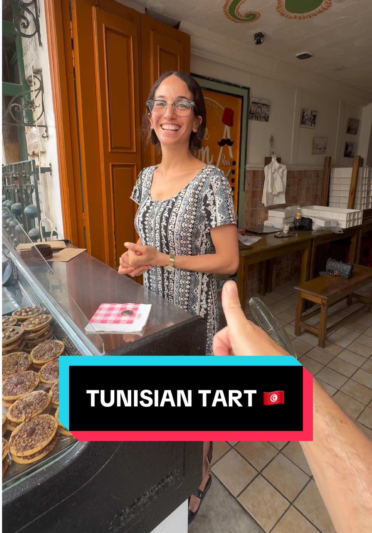 A sweet treat from a sweet Tunisian girl in the medina #tunisie #streetfood #tunisia🇹🇳 #tunis 