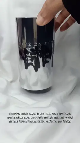 808 | mars on earth 🍇 parfum fruity yang cukup berbeda dengan wangi fruity lainnya, awal spray kecium wangi seger buah terus kesan green aromatic serta floral yang lembut, parfum ini cocok banget buat di pake siang panas nggak bikin mual sama sekali. #marsonearth #parfumlokal #parfumtiktok #parfumereccomended #parfume 