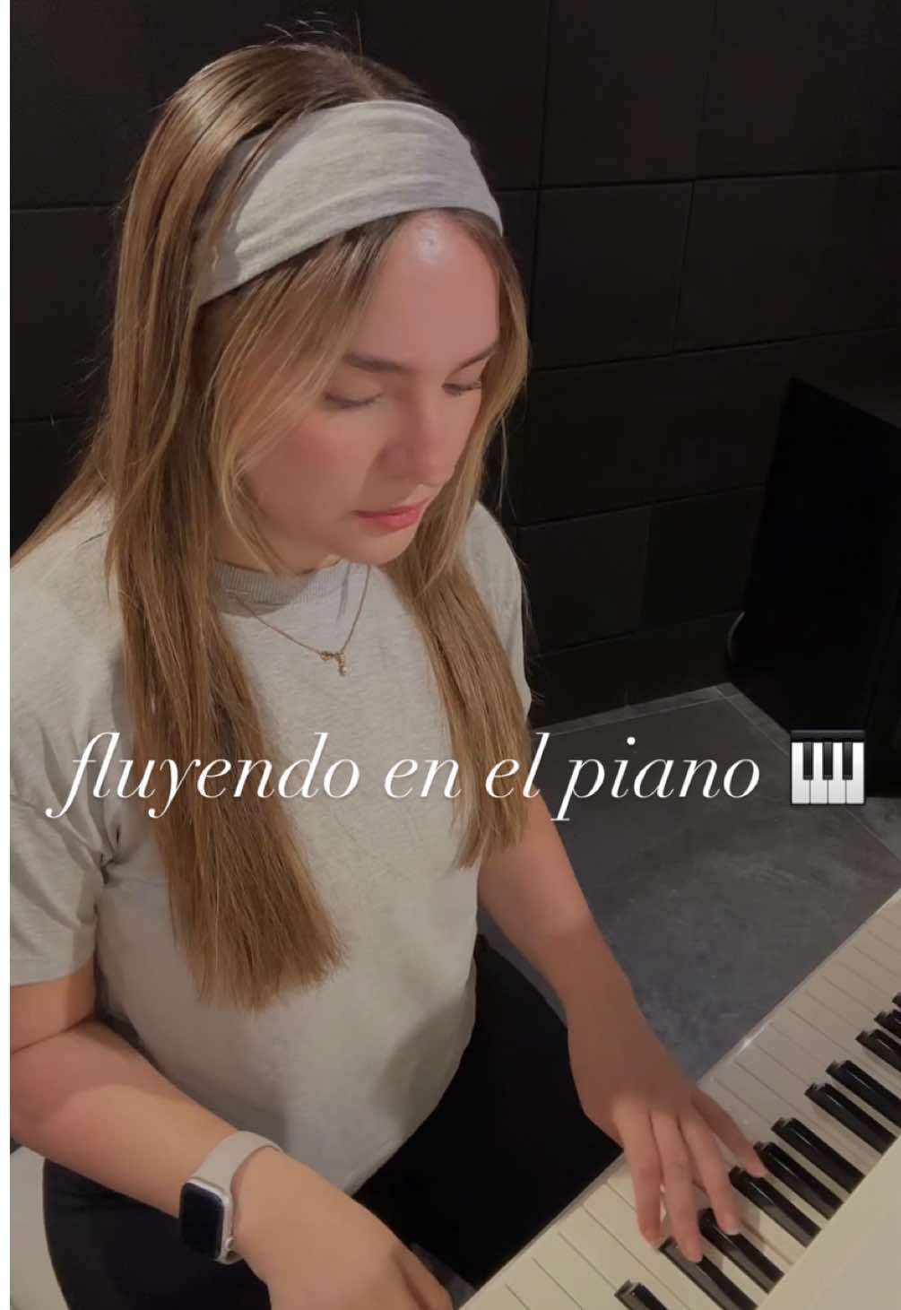 a veces solo necesitas soltar y dejarte fluir.. la música sana 🎹✨ (no soy pianista, pero me gusta tocar para mi) #paratii #fy #piano 
