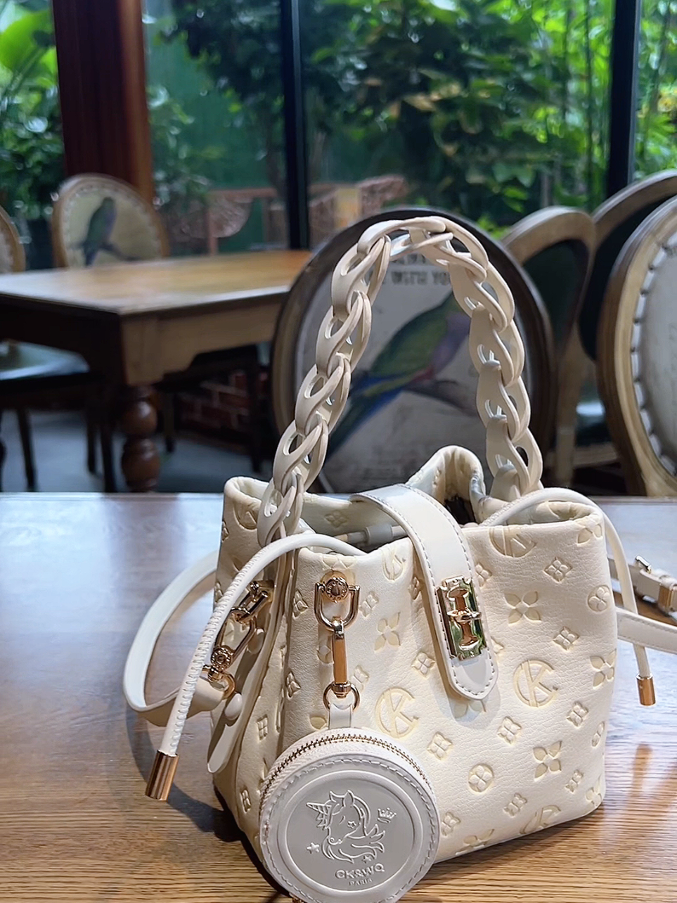 My unique bucket bag ❤️🌺 superrr prettyyy . napaka classy at elegant 😍  #bags #womanbag #shoulderbag #fyp #fyppppppppppppppppppppppp 
