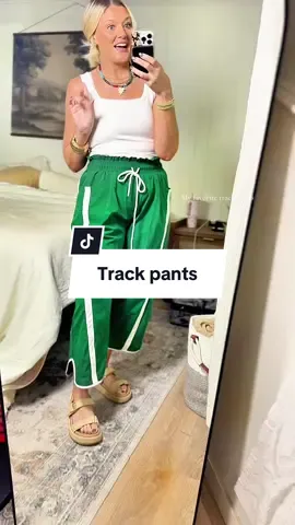 I’m obsessed with these track pants! This green is gorgeous! #tiktokshopfinds #fyp #fallfreshness #falldealsforyou #trackpants 