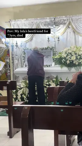 Story Time bago mawala si lola Alma: last sunday naguusap pa sila sa phone naglolokohan nagtatawanan kahit di na maganda kalagayan ni lola Alma. Kinabukasan tumatawag yung Lola ko sa bestfriend niya si lola Alma pero walang sumasagot… (araw-araw kasi sila yan naguusap para mapalakas sana loob ni lola Alma) kaso nasa ICU na pla siya sabi ng anak niya dinudungaw nlng daw nila sa salamin sa labas pero kahit ganon yung phone daw ni lola Alma nasa tabi parin niya kahit nasa ICU na siya, kasi alam niya tatawag yung bestfriend niya, 7am siya nawala nung Monday. Chinat si mommy ng anak niya “Wala na yung bestie mo”. Syempre malungkot si mommy sinabi niya rin sakin yon kaagad pagising ko, sabi niya pa wala siyang gana kumilos-kilos kasi wala na daw si Alma.   Pagkarating namin sa burol yung mga tao kilala si mommy “Oh andito ba pla yung Bestfriend” “Wala na nauna na siya”,” Inunahan na tayo ng kaibigan mo”. Kaya pla habang nabubuhay pa yan si lola Alma sinasabi niya na “Alagaan mo yan si Lola mo ha! parang kapatid ko na yan, Ikaw na bahala sakanya” kahit buhay pa siya yan na agad sinasabi niya. Grabe yung care non talaga kay Mommy. Dagdag ko pa nung bata pa daw sila section 1 daw kasi tong si Lola Alma tapos si mommy naman Section 3 tapos kapag exam mauunang matapos si lola Alma tapos pagnatapos niya sasabihin niya yung sagot kay mommy sa cr daw para walang makakakita. HAHAHAHA Ayun lang…. Nakakalungkot pero yung magagandang ala-ala ni Lola Alma at mommy is machecherish naman habang buhay. Sana Masaya ka na dyan sa Heaven Lola Alma ako ng bahala kay Mommy 🤩✨#grandma #fyp