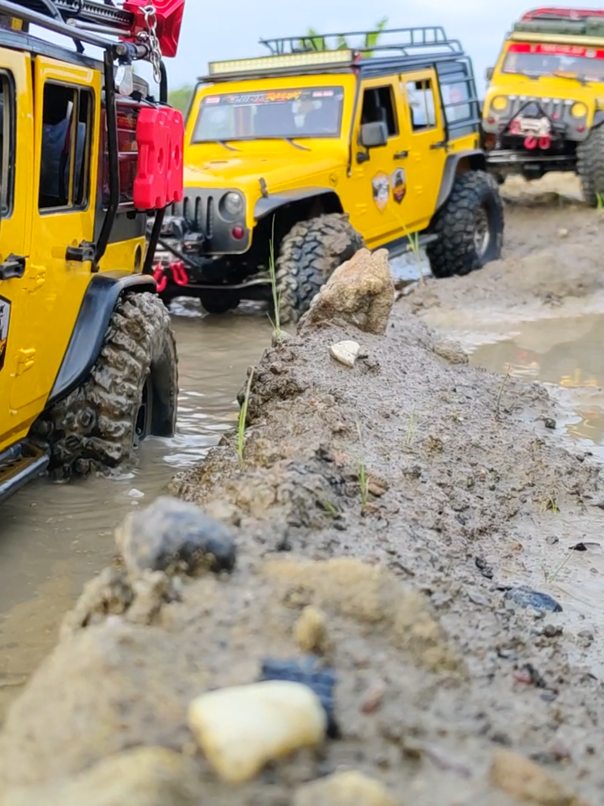 overland 3 jeep rubicon kuning  #rcoffroad  #jeeprubicon  #jeepwrangler  #4x4offroad  #fyp 