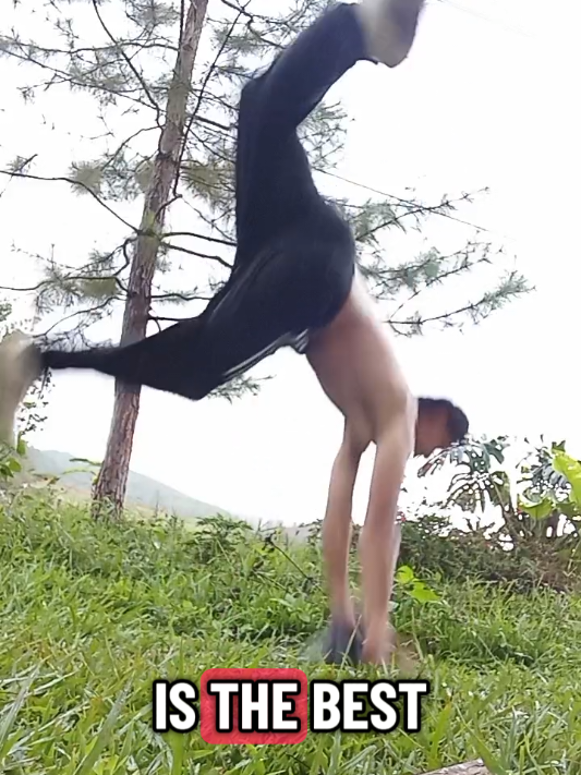 Learning how to do a BACKFLIP AND TAKING A SHOWER. ❤️‍🔥 Tomando un baño y aprendiendo a hacer un backflip