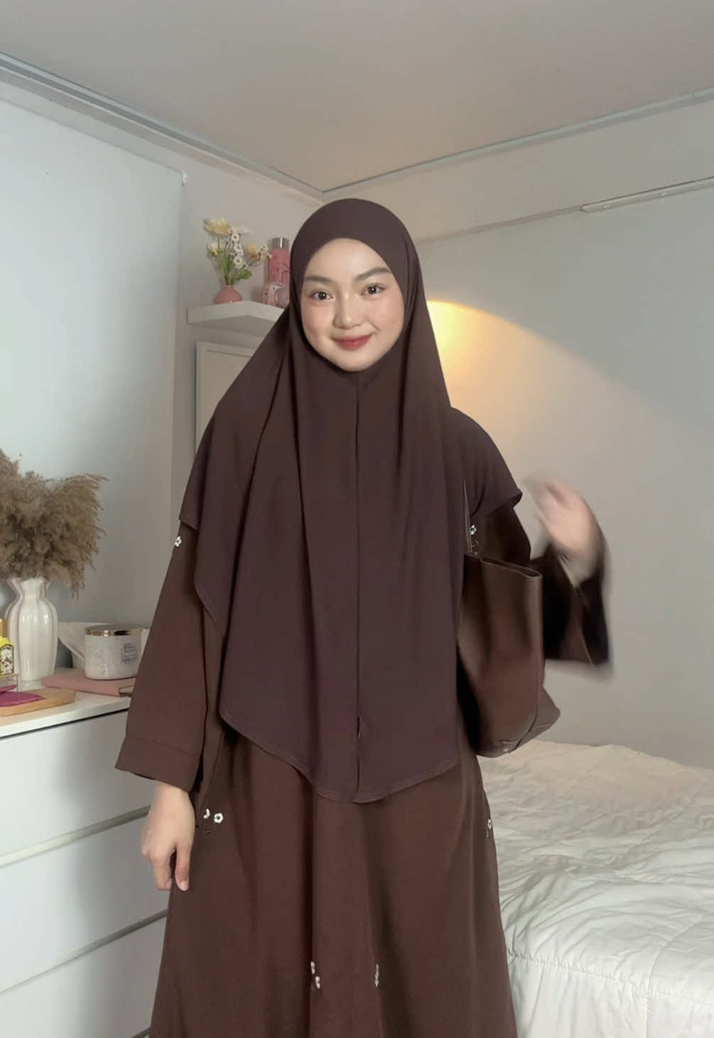 Abaya fav sebab selesa sangat pakai 🤎 #jubahmurah #jubahmuslimah #muslimtiktok #muslimahfashion 