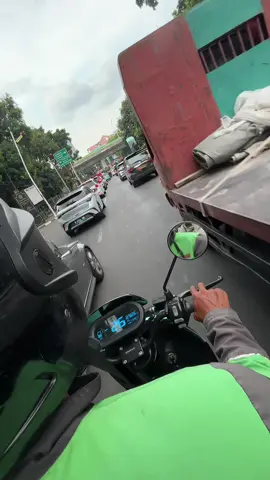 setiap dapet gojek yg mtr listrik suka kejengkang mulu pas narik gass 😆 #ojol #jakarta #fyp 