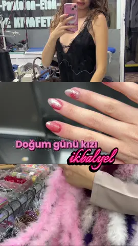 Daha doğum günüme 1 hafta var ama şimdiden koşuşturmaya başlamak lazımdı ve benimle gelmek zorundaydınız!!💋💋💋 Doğum günü teması : 2000’s icon💅🏻