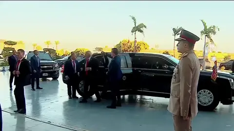 ترامب أبدي اعجابه بطاقم رئاسة الجمهورية وبحرس السيد الرئيس السيسي وقام بالسلام عليهم جميعاً 🇪🇬 #السلام  #ترامب #السيسي #شرم_الشيخ #مصر 