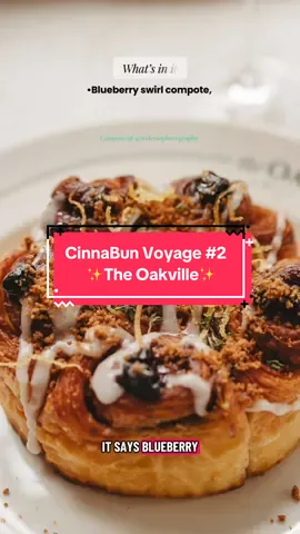 Next on the Cinnabun voyage! I think this Cinnamon roll from @The Oakville Grill & Cellar is the bougie cousin to your traditional cinnamon roll ✨ What do you think? #chicagofood #cinnamonroll #eatwithme #thyme #sweettooth 