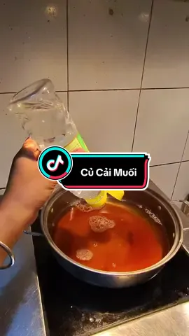 Tìm mãi ko thấy chỗ nào bán Củ Cải Trắng muối chua. Nên thôi tự mua về Ngâm ăn dần với Bánh Chưng tiêu nhiều Thịt mỡ vậy. 