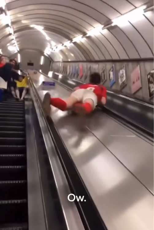 Funny fails 🤣 #funny #funnyvideos #funnyfailsvideos #funnyfails #funnyfall #funnyfallingvideos #trendingvideo #forupage #fyp #foryoupage #tiktokviral #trendingvideo