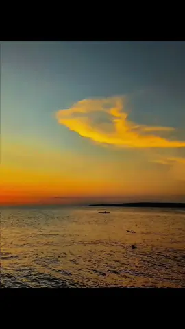 masih ingin bersama, tapi arah dan tujuan kita udah berbeda;) #fyp #foryou #lagutimur #sunsetvibes #sunset 