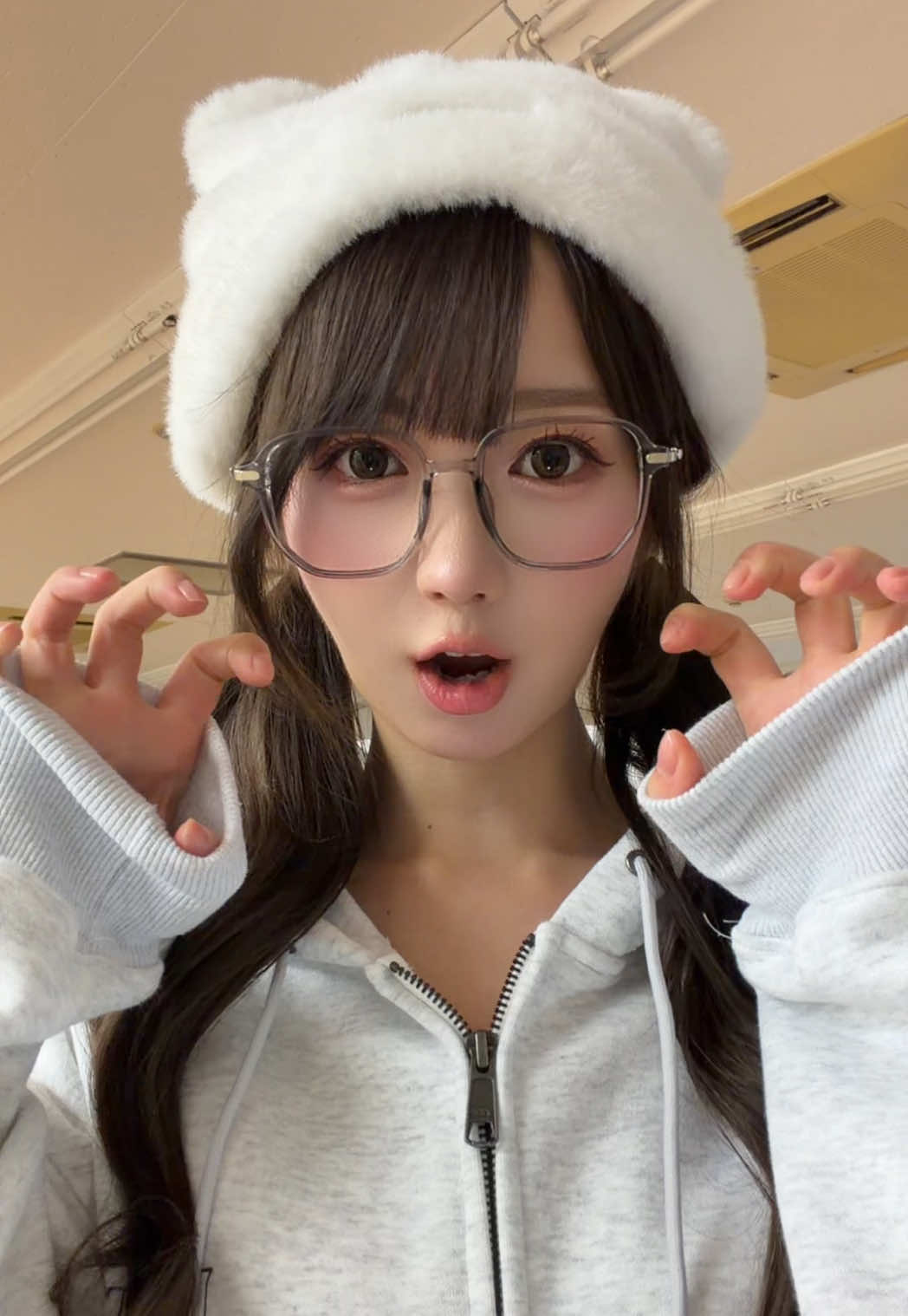 メガネと猫耳帽子はSHEINで買ったよ👀